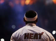 开云棋牌游戏-绝杀之夜的东方震撼，德国战车险胜，黄鸭组合惊艳世界