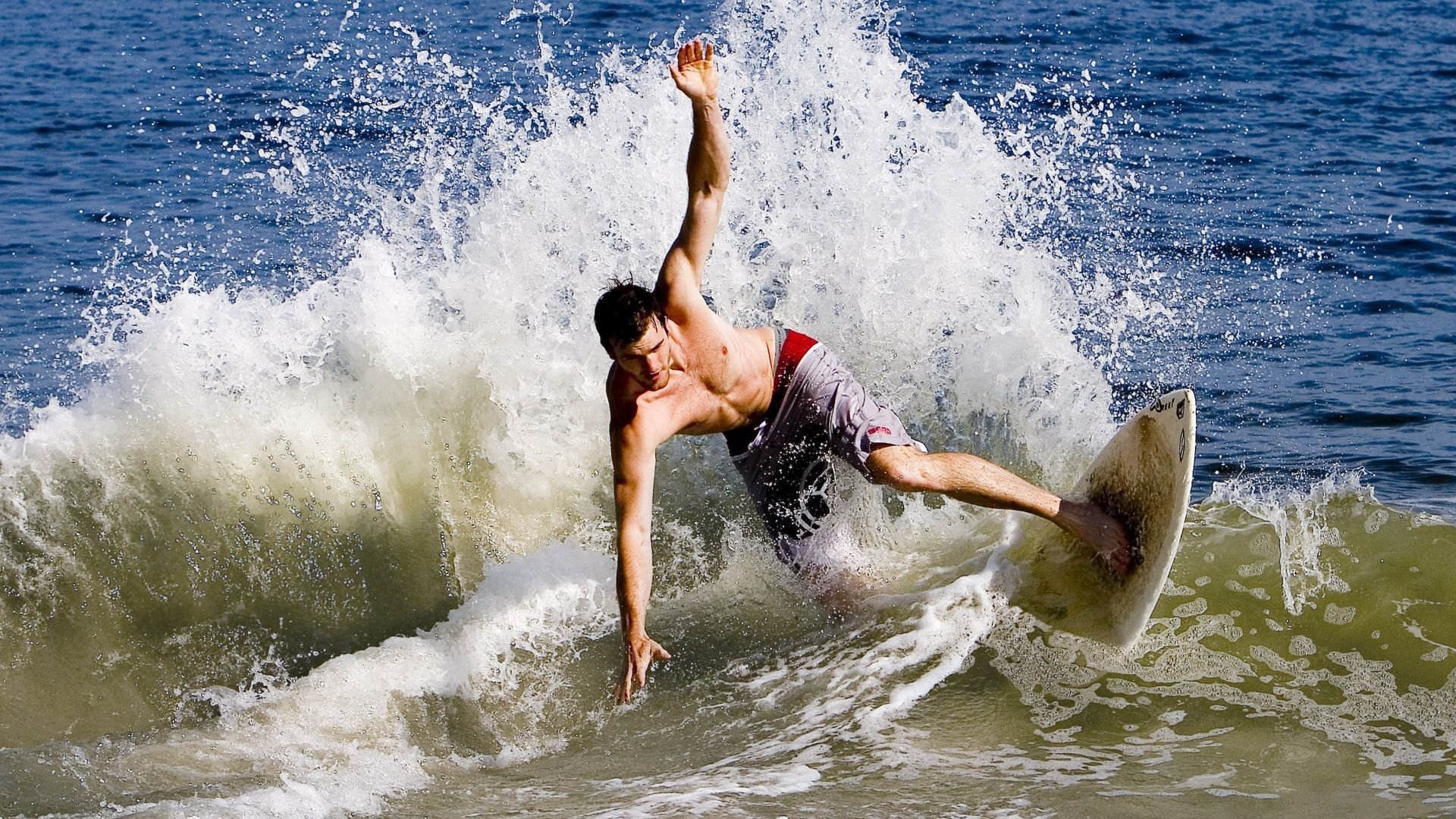 浓眉展现巨星价值，新疆队强行终结篮网